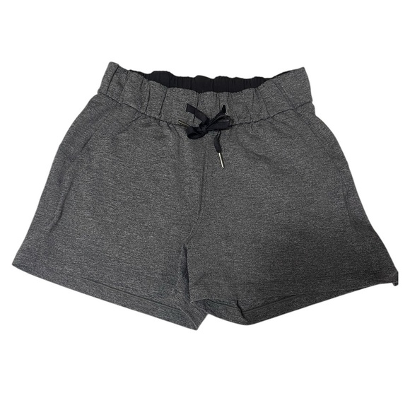 🔥SALE🔥LULULEMON GRAY CINCHABLE WAIST HIGH-RISE WOVEN SHORTS SZ 2 - Picture 2 of 4
